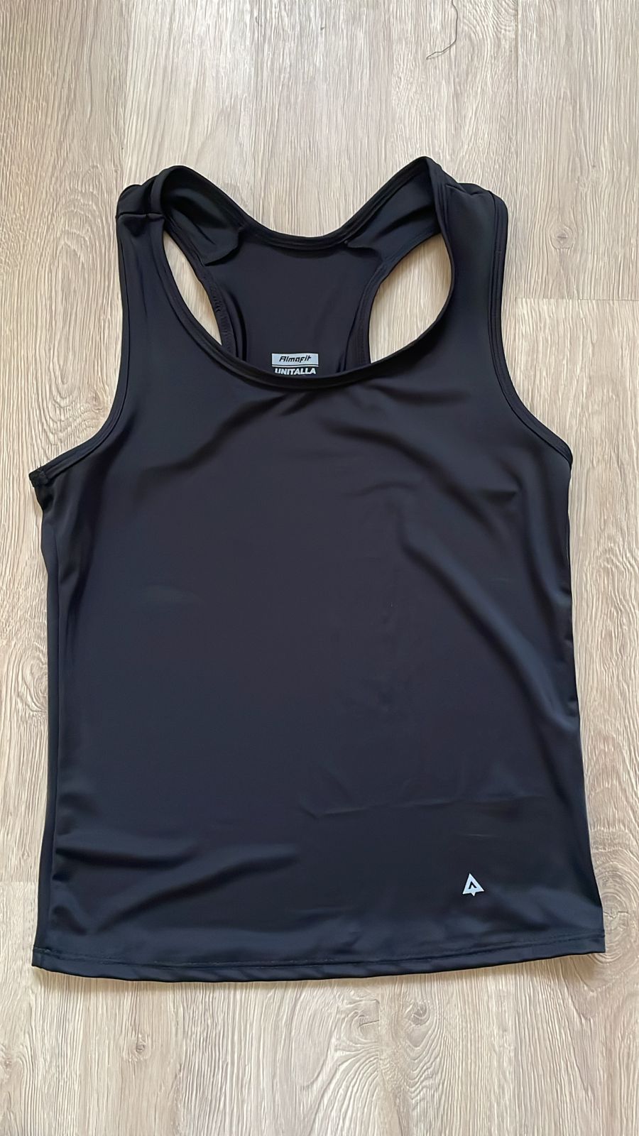 Camiseta negra sin manga lisa