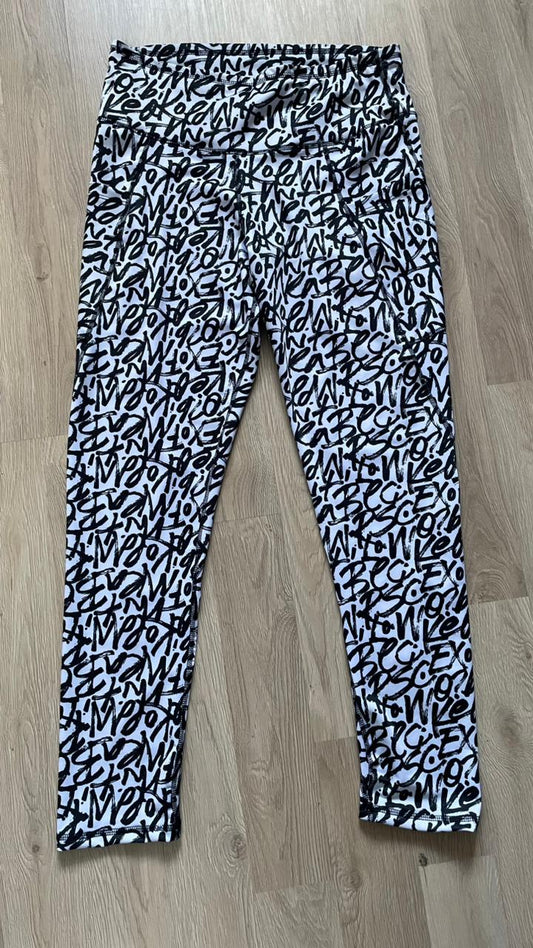 Pantalón letras blanco y negro