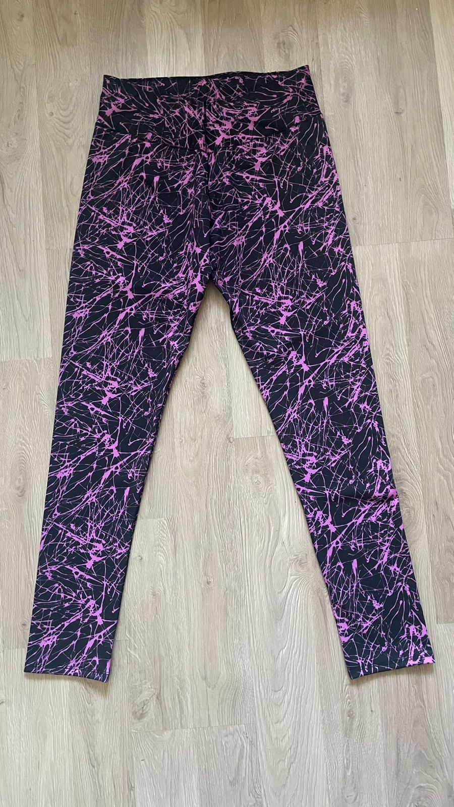 Legging negro con rosa